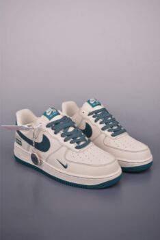 Nike Air Force 1 Low x Supreme Sneakers